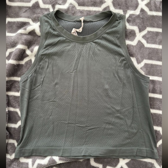 Lululemon tank🍋 - Picture 5 of 9